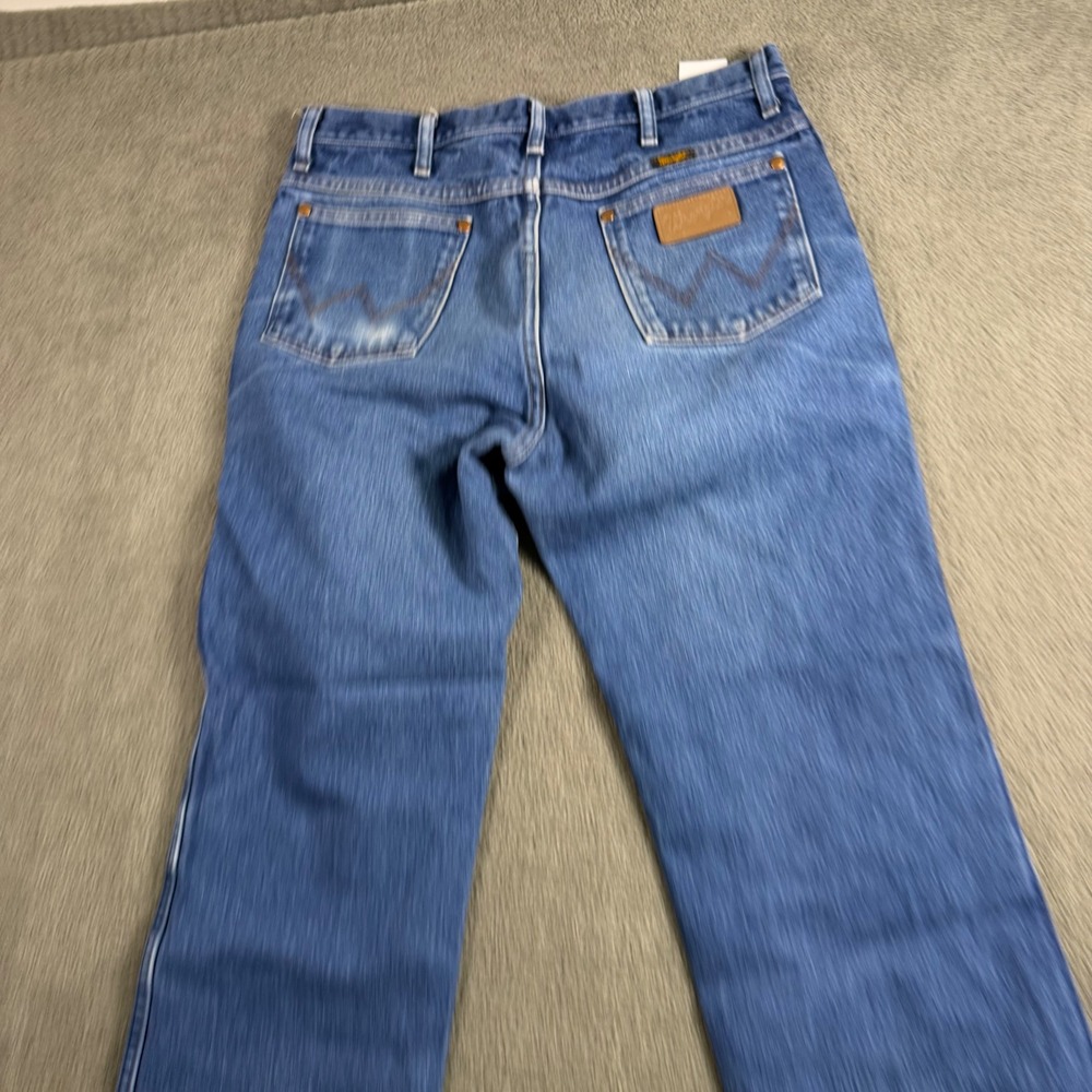 Wrangler 936PWD Cowboy Cut Slim Fit Blue Jeans Mens 33x32 Medium Wash Denim